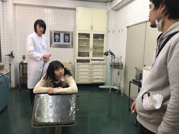 今は使われていない耳鼻科のフロアを借りて撮影。ここで主人公さゆの体に変化が!? 昔のまま残された什器やタイル張りの壁が映画の中ではなんとも怪しげに映し出されている