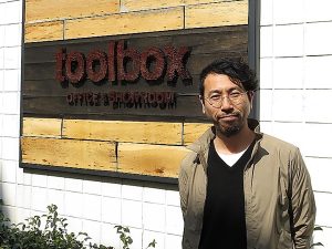 お話をうかがった、株式会社TOOLBOX　商品開発担当の石田勇介さん。「toolboxでは、与えられるのではなく『自分が選んでいる』という実感を味わっていただきたいと考えています。現在は住宅だけですが、近々オフィス版リノベーションパッケージのリリースも予定しています。また職人を選べるようにするなど、よりリノベーションを身近に、安心できるものにするために取り組んでいきたいですね」