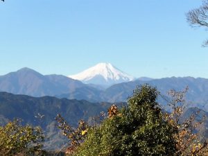 高尾山山頂から見る富士山