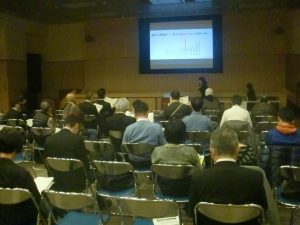 生野区役所地域まちづくり課主催の「生野区空き家活用セミナー」の様子。空き家をかかえる住民の方が数多く参加した