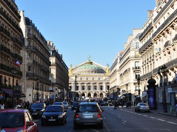 洗濯物、電線、電柱などの余計なものが風景の邪魔をしないスッキリとした街並み（撮影：chikara）