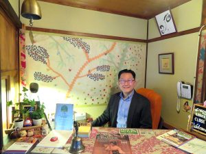 柔和な笑顔で来客を迎える横川氏。ゲストにはマサキと呼ばれている