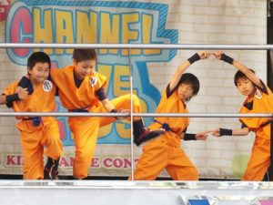 毎月開催されているキッズダンスコンテストの風景