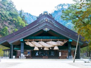 出雲大社の巨大な注連縄は大国主神の本身である蛇の形代