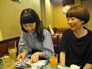 『名古屋渋ビル研究会』の謡口さん（左）と寺嶋さん（右）。取材はもちろん