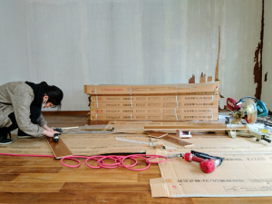 リフォームでも、自分たちでできることはやろうと決めた橋爪さん家族。解体の一部、壁の塗装、床下や壁裏の断熱材などDIYで行った。