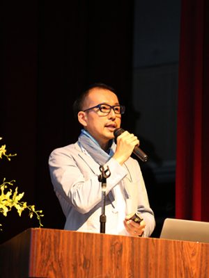 デザインを軸とした街づくりについて解説する伊藤孝紀氏