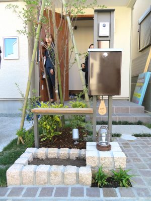 ハーブシェア用に設けられたポスト脇の菜園スペース。全戸に用意されている