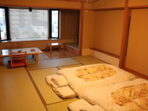 旅館業法では、旅館業を「ホテル営業」「旅館営業」「簡易宿所営業」「下宿営業」の4種に分類している