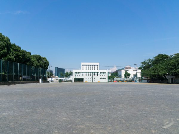 品川区立西大井広場公園の一角に建てられた保育園