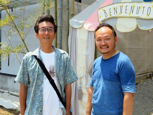 今回お話を伺った、株式会社ブルースタジオ　専務取締役の大島芳彦氏（右）と、施主である株式会社湘南ユーミーまちづくりコンソーシアム　代表取締役の西山和成氏（左）