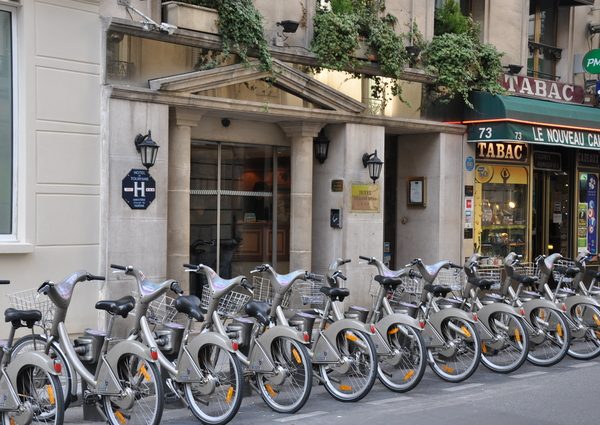パリには「ヴェリブ」と呼ばれる自転車のシェアリング・サービスがある