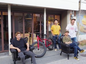 左から、菊池さん(ANGLE)・嘉村さん(Bar TRACK)・田中さん(PRESS)・西川さん(Bar TRACK)　（撮影：山口）