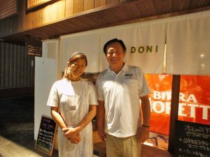 ▲今回お話を聞いた土本さんと、岐阜市から移住してイタリアンレストランを開いた『DONI DONI』のオーナーシェフみさこさん。美濃の『うだつの上がる町並み』では、新・旧の住人同士の関係がとても良好で、それが地域活性につながっている