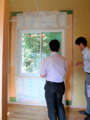 「FRAMEⅡ」は1階の内壁や外壁など６ヵ所に配置