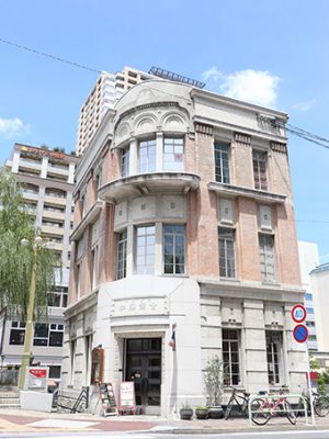 名古屋市中区錦1丁目、納屋橋の北東角に建つ旧加藤商会ビル