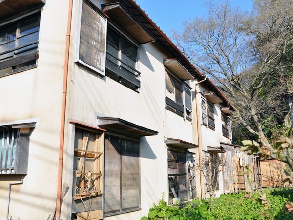 いまは一戸建て住宅への対策がメインだが、今後は老朽化したアパートが空き家のまま放置される事例の増加も懸念される