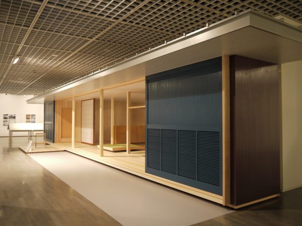 清家清設計「斎藤助教授の家」（1952年）の原寸大模型（部分）。詳細図もカラー写真も残っていない「竣工時」の状態を再現するため、わずかな資料を手がかりに制作した