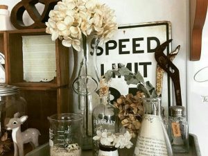 ドライフラワーやキャンドルで、無骨になりがちな男前インテリアに柔らかさを加えることもできる