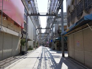 郊外だけでなく都市部にも増えているシャッター商店街なども都市のスポンジ化のひとつ