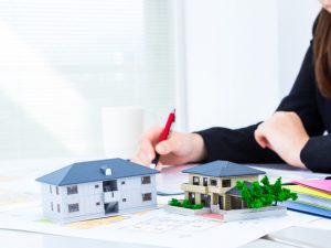 「老後の住まいに備えて、まずはマンションを購入」と急ぐ前に、まずは自身のライフプランの設計、住宅を購入することのメリット・デメリットをしっかりと把握することが大切
