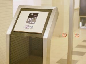 女性の一人暮らしともなれば、防犯対策が施されているかどうかも物件選びの大切なポイントの一つである