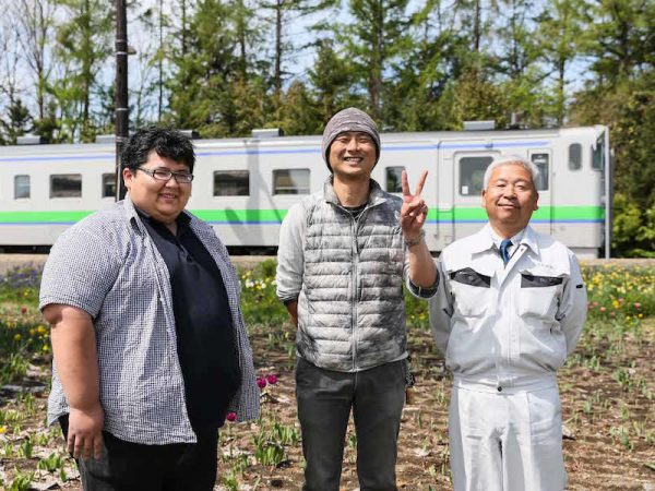 右から三浦さん、地域おこし協力隊高野さん、金さん。