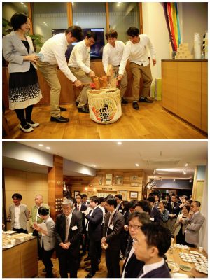 設立記念パーティーの様子。鏡割りをする、左から大澤氏、川岸氏、黒羽氏、元井氏。会場は満員御礼の状態で、新しい動きへの期待が読み取れた