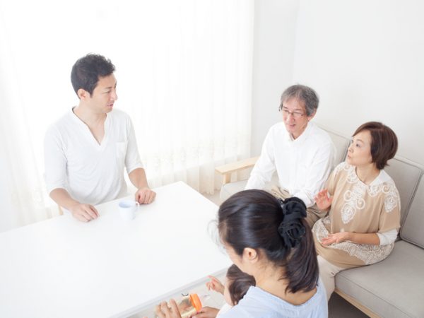 「親子リレー返済」を検討する際は、申込者と後継者のライフプランニングやリスクについても検討が必要だ