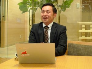 株式会社ウィルグループのシェアハウス部部長、若泉大輔さん。同社では営業職や人事などを経験し、現職に。もともと事業を興すことには興味をもっていたという