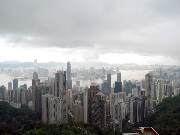 ビクトリア・ピークから見た香港の高層ビル群