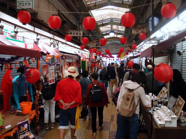 「値段交渉は新鮮でおもしろい」といった声も聞かれたWマーケット。その遊び場を大阪から全国へ広げてほしい