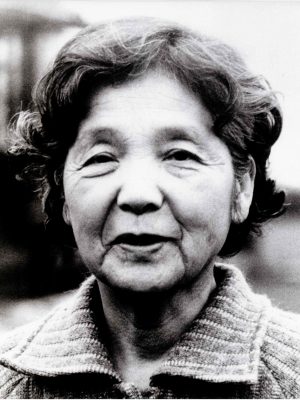 正和学園が作った電子書籍「子ども中心」には小学生時代からのおばあちゃん先生の逸話がいくつか掲載されているが、その行動力には驚くばかり