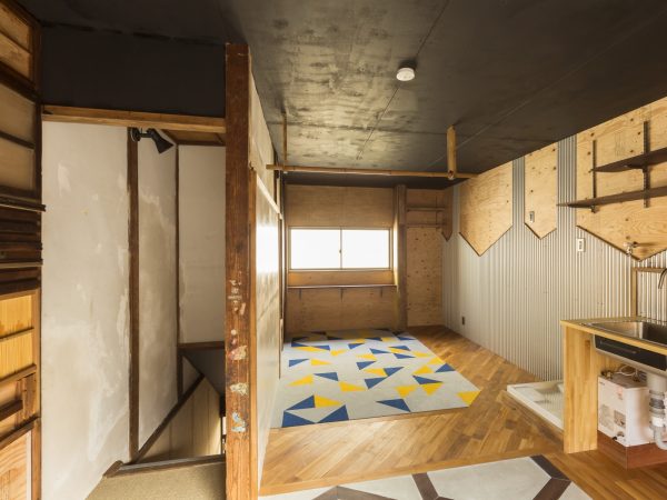 古い建具を利用した個性的な203号室は、見学者にも人気だ