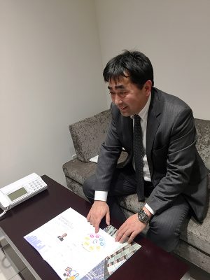 「中国の富裕層は自分の健康にはとても気を使いますが、母国では予防医療という概念が薄く、人間ドックはあっても浸透していません。それに、母国の医療をあまり信用していないんです」と中国の医療現場について教えてくれた中部メディカルトラベル協会の木村さん。<br>医療ツーリズムの受け入れ実績は年間約50組ほど。患者の受け入れ決定後は、医療ビザの手続き、宿泊、医療通訳の手配、治療費の管理、空港・ホテル・医療機関への送迎のほか、帰国後のフォローや再受診が必要になった場合の手配などを行っている