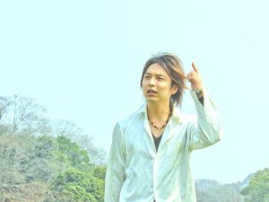 またたびのコミュニティをつくりあげる渡辺拓也さん（株式会社天晴れ代表）進学で上京しシェアハウスの存在を知る。日本縦断・世界一周を経て、20歳でまたたびを立ち上げた。運営する中でマネジメントやコーチングを学んだそう。「家族づくりも日々勉強ですね」と笑顔を見せる