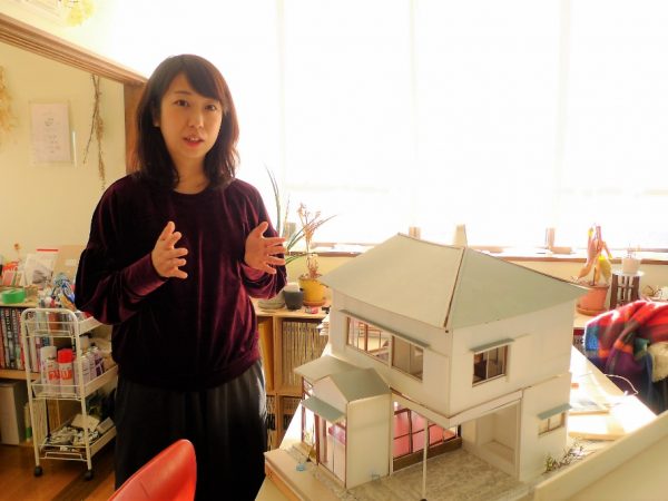 カサコのすぐ近くに事務所を構える冨永さん</BR>カサコの活動がきっかけになり、地元の不動産会社ともつながりができたので、</BR>今後は東ケ丘周辺の空き家活用にも取り組んでいきたいと話す