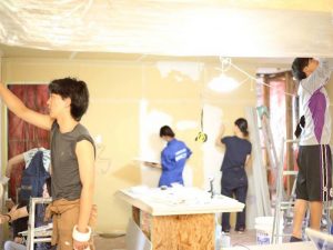 自分たちの手で、最初から最後まで手がける。全くの初めての経験ばかり。しかし、仲間たちで行う作業はやっぱり楽しい