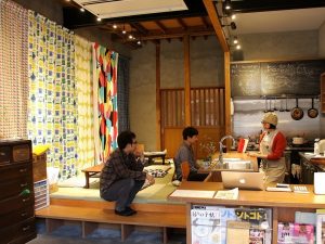 とんかつ屋だった建物。「第1回リノベーションスクール@豊島区」から生まれたカフェと旅館