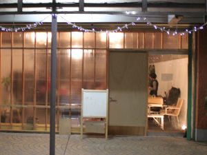 団地の中に建築事務所ができて、そこがスナックになる