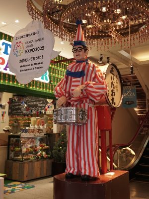 観光客にも人気者のくいだおれ太郎