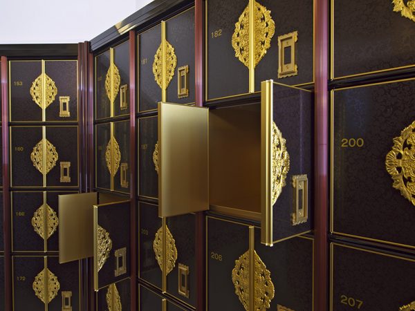 最近では、納骨堂などの日本の埋葬ビジネスに、海外資本も積極的に参入