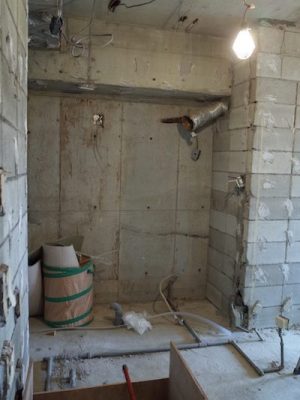 どこまでの工事を行うかで金額には大幅に違いが出る。写真はスケルトンにまでした状態で、ここまでやるとなるとかなりの金額に