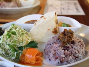 大のスパイス好きが講じて、エスニックカレー店を開くまでに。週末には福岡や長崎からもファンが訪れる