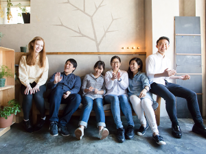 Ten to Ten Sapporo Stationのスタッフたち。訪れた際には若手のスタッフが迎えてくれるだろう