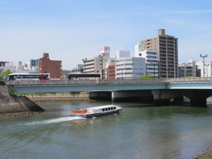 様々な水上交通があるものの、弱点が干満差。時間によっては通行できないことがあるそうだ