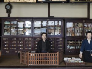 幕末・維新期の世帯構成は、都心部において奉公人の比重が高かった（写真は『商いと暮らし博物館』）