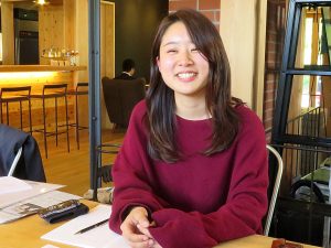 大学卒業後、高田暮舎で仕事をする山崎風雅さん。20代の若い力に代表の岡本さんも期待している