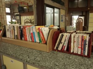 脱衣場に本が置いてあるのは、2階に自習室やミニ図書館を作る夢があるから