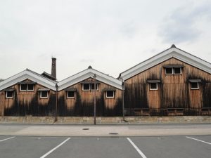 北へ向かって屋根が高くなる酒蔵の造り